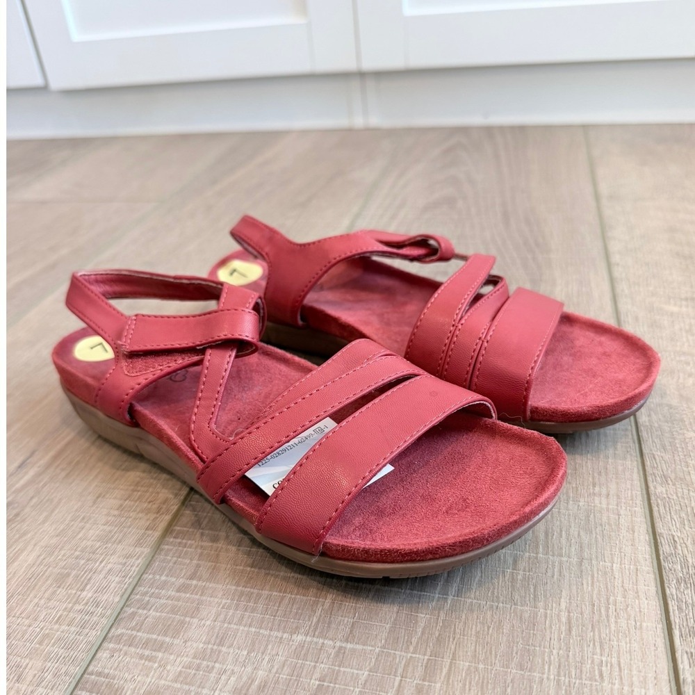 Baretraps Strappy Sandals Women Size 7 Red Faux Leather Comfort Hook Loop NWT